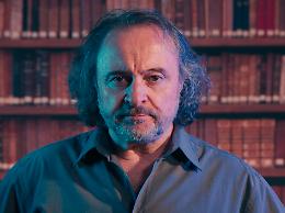 Zero Branco: Natalino Balasso conquista il Teatro Comisso con "Giovanna dei Disoccupati"