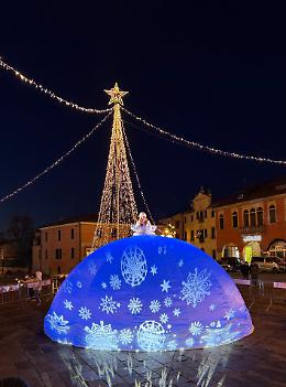 Il Natale di Piove di Sacco si accende: luci, spettacoli, mercatini e la slitta di Babbo Natale