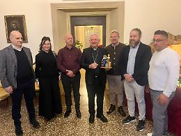 A Padova la statuina del Presepe diventa simbolo di inclusione, sicurezza e protagonismo femminile nei mestieri locali