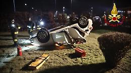 Incidente a Sedico nella notte, una vettura si ribalta in via Feltre vicino a un&rsquo;abitazione