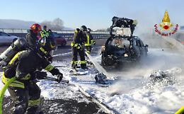 Vicenza Ovest: auto carbonizzata vicino al casello della A4