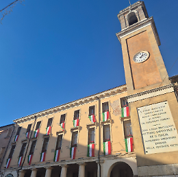 Rovigo celebra il Primo Tricolore: le bandiere sventolano a palazzo Nodari