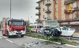 Auto sbanda in viale del Sole a Vicenza e si schianta contro il guard-rail