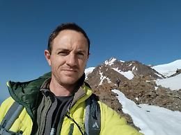 Schio piange Simone Dal Bon: centinaia di persone alla chiesa per l&rsquo;ultimo saluto al 42enne trovato senza vita sulle montagne vicentine