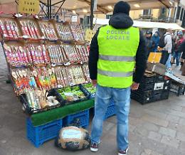 Venezia, sequestrati 15 chili di frutta e prodotti senza etichette in un banco di Cannaregio