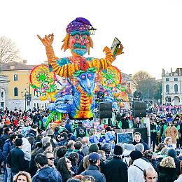 Domenica 8 febbraio il Prato della Valle ospita la tradizionale sfilata dei carri allegorici tra colori e musica