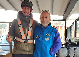 Dopo due anni di viaggio, torna a casa la "viaggiatrice del sorriso" di Lazise