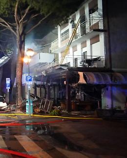 Bar in fiamme a Jesolo, arrestato il titolare: avrebbe appiccato il rogo per truffare l&rsquo;assicurazione
