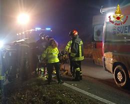 Auto si ribalta in via Frati, conducente ferito a Nervesa della Battaglia