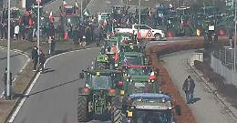 Trattori in corteo per le strade di Verona, agricoltori protestano contro il Mercosur e le politiche europee