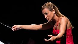 Beatrice Venezi replica sulle voci: &laquo;La partita non &egrave; finita finch&eacute; non fischia l&rsquo;arbitro&raquo;