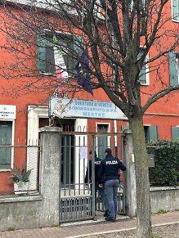 Mestre, viola il divieto di avvicinamento e viene trovato in casa della moglie: arrestato un 52enne