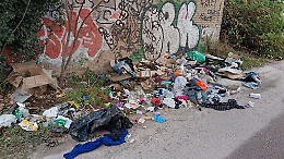 Ecovandali a Castelfranco: madre e figlia gettano la spazzatura nel cuore della citt&agrave;