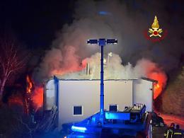 Incendio a Cerea: devastata un&rsquo;officina di 600 mq