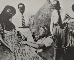 Poesia del Duce sui sacchetti del pane: &ldquo;Facciamo cos&igrave; da trentacinque anni&rdquo;