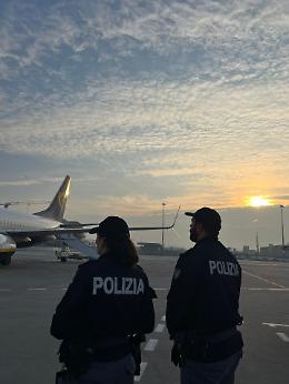 Venezia, passaporti falsi al Marco Polo: due arresti della Polizia di Stato
