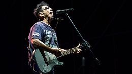 Edoardo Bennato a Venezia il 6 luglio: il visionario cantautore in concerto per la prima volta in Piazza San Marco