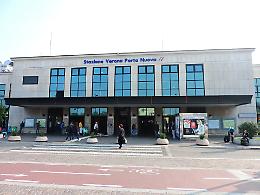 Furto in stazione a Verona: ruba uno zaino con un complice, finisce in carcere