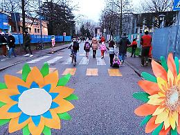 Via le auto davanti alla primaria Cornaro: spazio ai bambini e meno smog