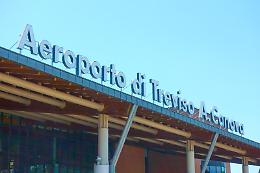 Corriere della droga fermata all'aeroporto di Treviso: la 28enne nigeriana aveva oltre cento ovuli nello stomaco