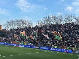 Il Venezia &egrave; la nuova capolista della B: 2-1 alla Carrarese e primato