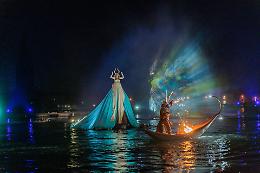 All&rsquo;Arsenale di Venezia torna lo show sull&rsquo;acqua: miti, luci e acrobazie nella Darsena Grande