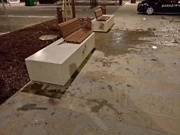 Degrado giovanile: imbrattate panchine e pavimentazione della nuova piazza di Trebaseleghe