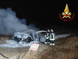 Auto elettrica in fiamme a Sovizzo, paura nella serata di domenica