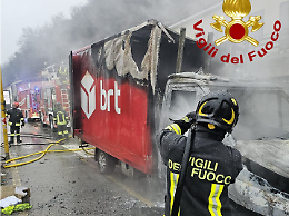 Furgone in fiamme ad Arcugnano, Vigili del Fuoco intervengono e mettono in sicurezza la zona