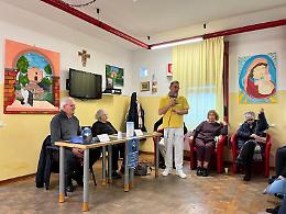 Al centro anziani di Ariano nel Polesine si riscoprono i ricordi della citt&agrave; con il libro di Ermanno Pavanati