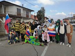 Carnevale in piazza: Ponte San Nicol&ograve; si colora con 740 maschere e 2.000 spettatori