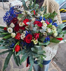 Lindsey Vonn omaggiata con un mazzo di fiori dal presidente Stefani