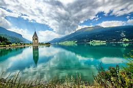 L'enigma di Resia: il campanile che suona nel silenzio del lago