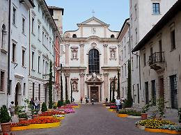 Il Carnevale di Trento si accende: domani la grande sfilata di maschere e carri allegorici