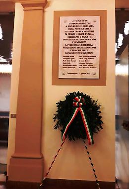 Lapide commemorativa in ricordo dei dodici "Giusti" di Camposampiero