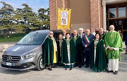 La Confraternita dei Bigoi al Torcio APS consegna un nuovo pulmino per il trasporto sociale al Centro Ricreativo Culturale per gli Anziani di Limena ODV