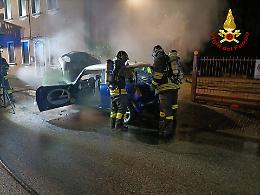Cadoneghe, auto a GPL in fiamme nel tardo pomeriggio