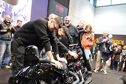 La Harley &ldquo;ritorna a casa&rdquo;: l&rsquo;omaggio a Davide Magnanini e Manuela Ghezzo