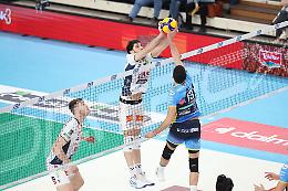 Trento soffre ma vince: Lavia guida l&rsquo;Itas al successo al tiebreak contro Grottazzolina