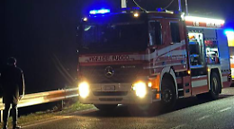 Vicentino, auto precipita nella scarpata sulla strada del Costo