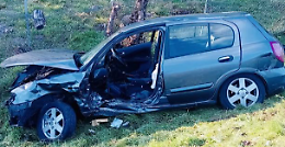 Auto fuori strada a Maserada sul Piave: conducente estratto dalle lamiere