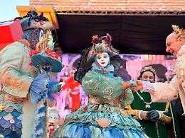 Domani in Piazza San Marco sfila &ldquo;La Corte dell&rsquo;Elefante Bianco&rdquo;, Maschera pi&ugrave; Bella del Carnevale di Venezia