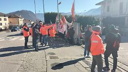 Presidio permanente ai cancelli della Hydro di Feltre, cresce la preoccupazione dei lavoratori per il futuro dello stabilimento