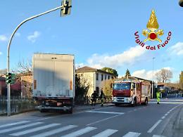 Scontro tra camion a Bressanvido, un autista ferito
