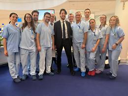 Stefani inaugura a Negrar il nuovo robot chirurgico e visita due Case della Comunit&agrave; a Verona