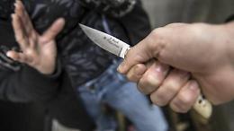 Accoltellamento davanti al kebab di via Carboni a Monselice: indagini sulla fuga del gruppo