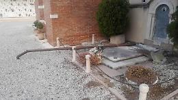 Furto di rame e vandalismi al cimitero di Angarano