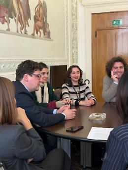 Borse di studio, presidio degli studenti sotto Palazzo Ferro Fini
