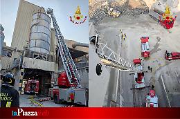 Incendio nella ditta Ecoglass di Lonigo, colonna di fumo nero visibile da chilometri di distanza