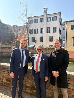 Ai Buranelli arriva un nuovo salice piangente, restituita l&rsquo;ombra a uno degli angoli pi&ugrave; fotografati di Treviso